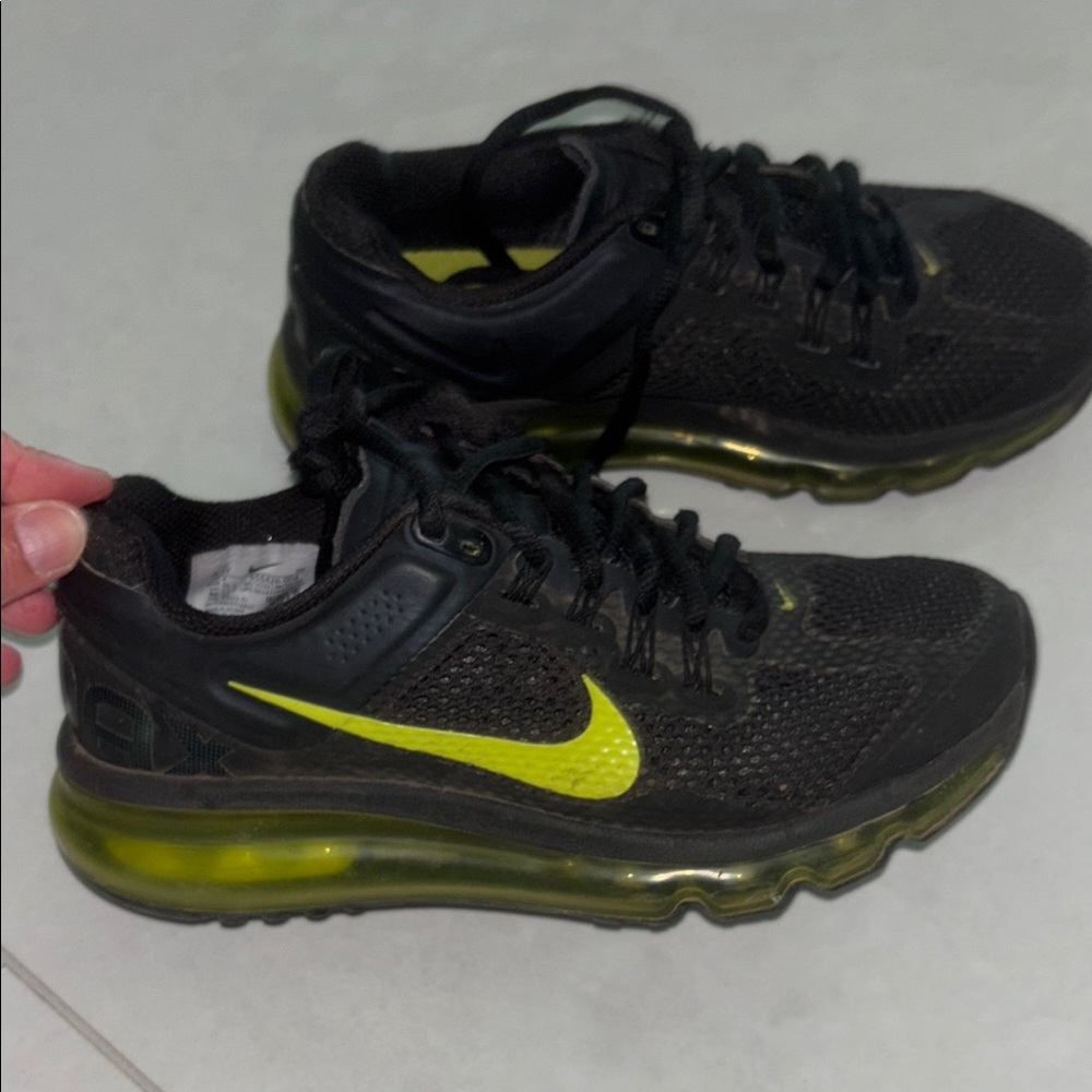 Nike air max 2013 4.5 big kids Black and Yellow sneakers